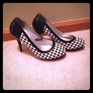 Houndstooth Heels