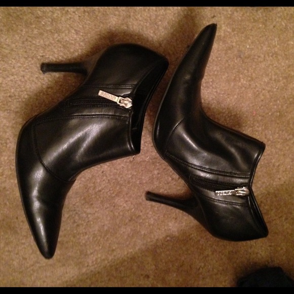 Guess booties