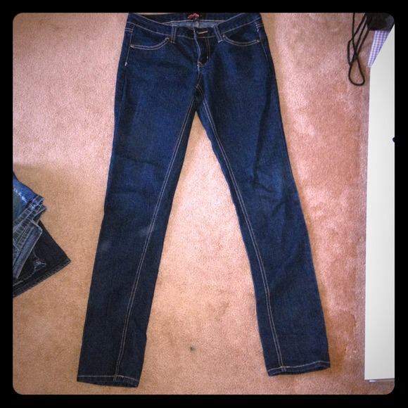 ***Sold****Never worn Jeans Sz 27