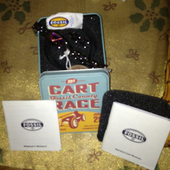  BNWT FOSSIL watch water resistant to 100 ft.
