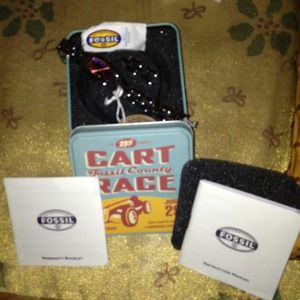  BNWT FOSSIL watch water resistant to 100 ft.