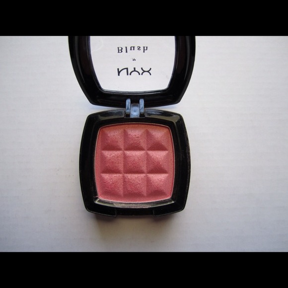 ***SOLD***NYX blush in Pinched