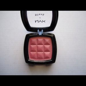 ***SOLD***NYX blush in Pinched