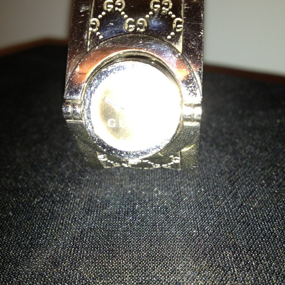Silver Gucci monogram bangle watch - Picture 2 of 2