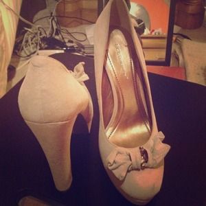 BCBG cream heels
