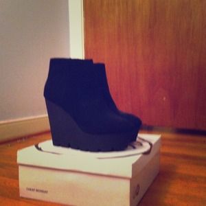 cheap monday monolit suede wedge size 39