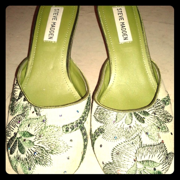 RSV for resrchgrl Green Steve madden floral heels