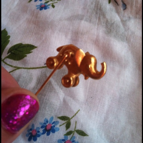 Sold*** So Cute! Vintage Elephant Pin. - Picture 2 of 4