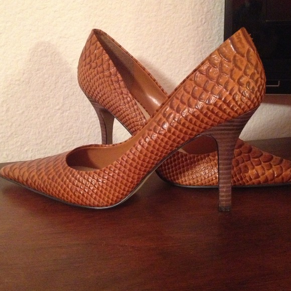 Nine West pointed toe pumps