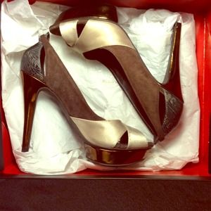 BCBG MAXAZRIA high heel shoes peep toe