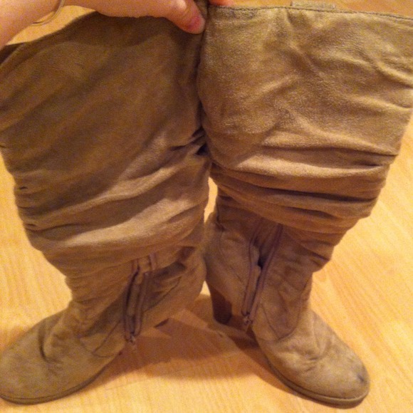 Gold boots - Picture 2 of 4
