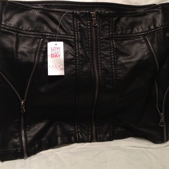 Black leather-like skirt new NWT