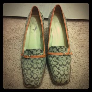 👠Coach shoes worn maybe 5 time comes with box👠