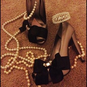 Silver Paris Hilton pumps with black bow
