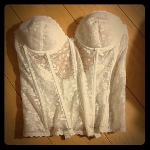 🔴 SOLD 🔴White Lace Corset✋ON HOLD✋