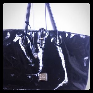 Black Dooney and Burke hand bag