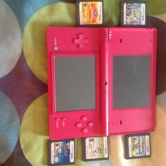 Nintendo dsi w/ 5 games - Picture 3 of 3
