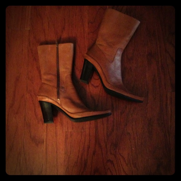 Beautiful Nine West 71/2 brown boots