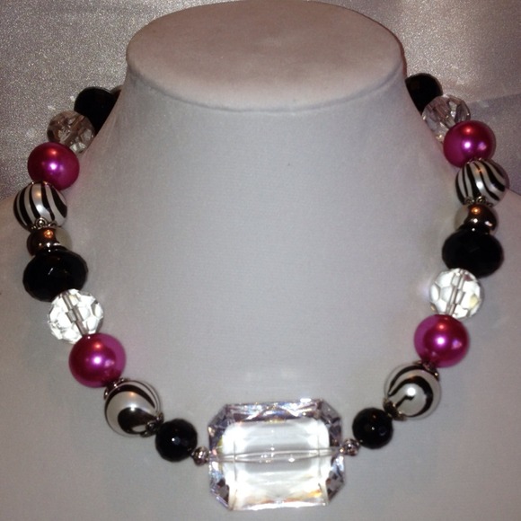 Fashion Jewelry - Beaded Necklace