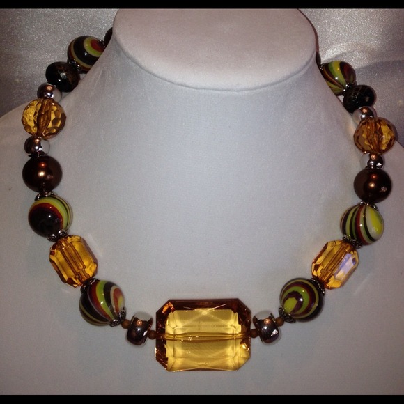 Fashion Jewelry - Beaded Necklace