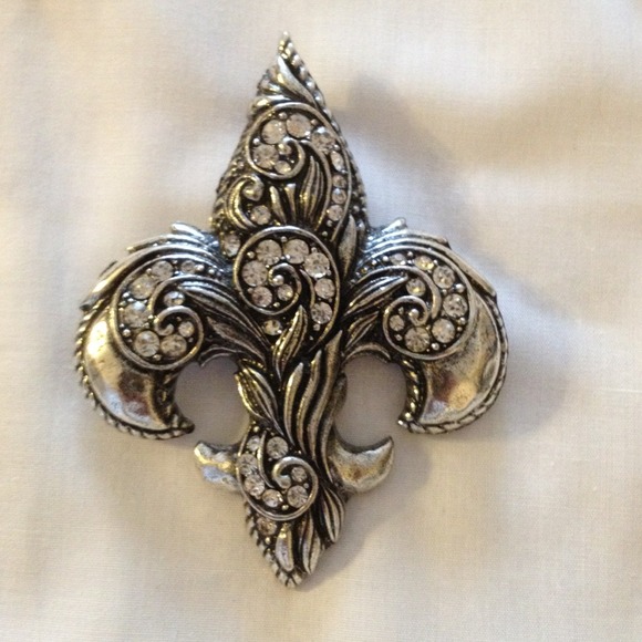 Magnetic Fleur de lis pendant