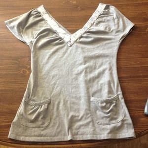 Grey shirt with glitter neck