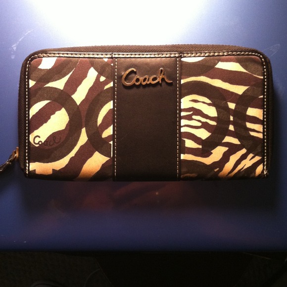 Coach Wallet/Otter Case Bundle
