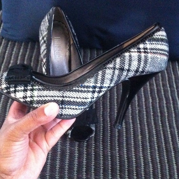 TriBeCa peep toe heels!!! - Picture 3 of 3