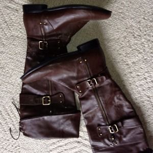 Brown boots with small heel