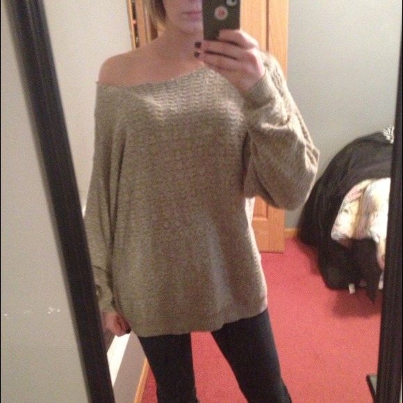 1 of a kind Open vback off shoulder baggy sweater