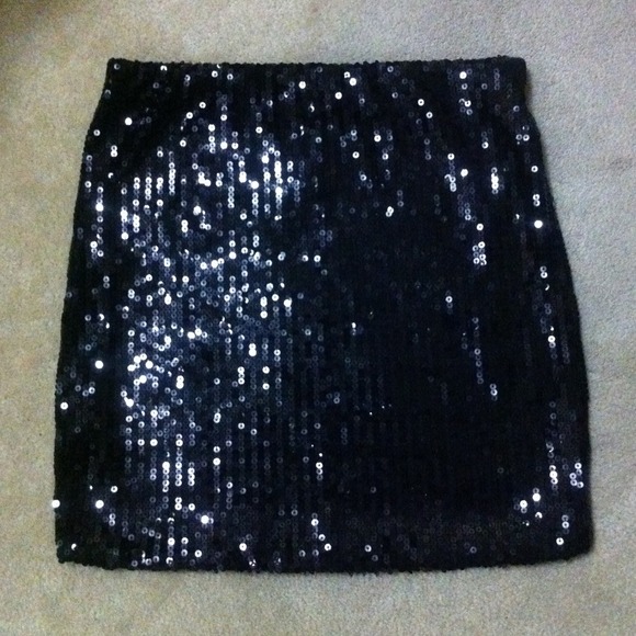Black sequin skirt - Picture 1 of 1