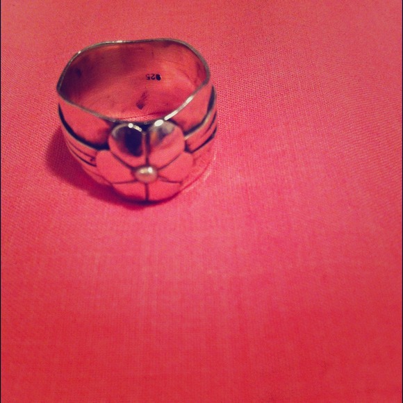SOLD 🎀 sterling silver flower ring