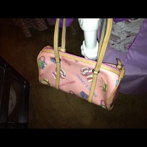 💯Dooney & Bourke Barrel bag.