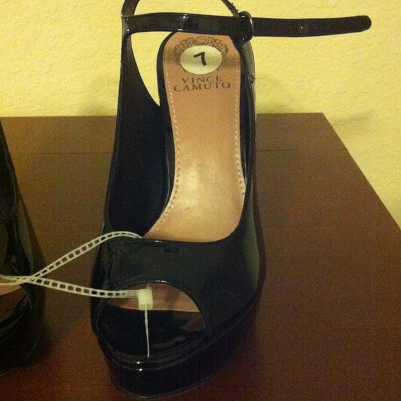 SOLD!! BRAND NEW Vince Camuto peep toe sling back - Picture 2 of 3