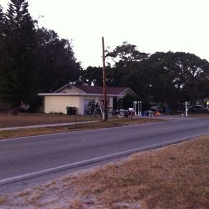 6 bdrm home 2 bth 2 car garage