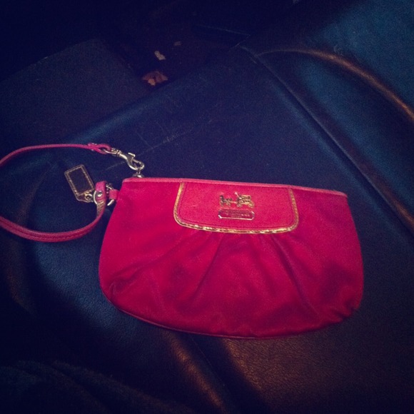 Authentic Coach Fuchsia ClutchWristlet purse/bag