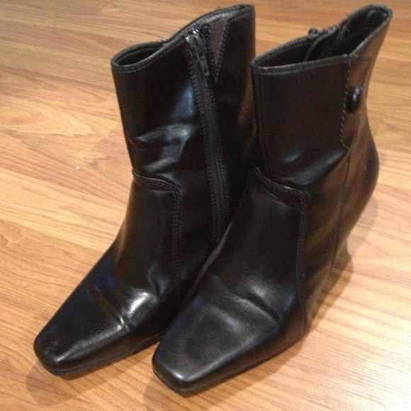Nice ankle boot for sale! - Picture 2 of 3