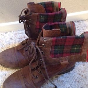 ❌ RESERVED ❌💜 Steve Madden Combat Boots 💜