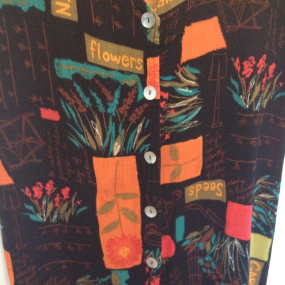 Rayon blouse with gardening theme - Picture 2 of 2