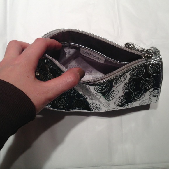💢SOLD💢Michael Kors make up bag. - Picture 2 of 4