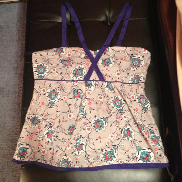 ****SOLD****Super cute Anthroplogie top!