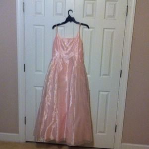 Sz13/14   Gown 100% polyester.  lined. Approx 57"