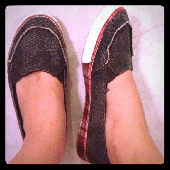 Rocketdog shoes! Very comfortable!