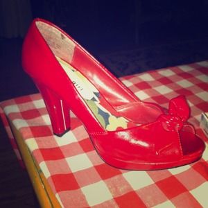 Bright Red Madden Girl heels. Way cute and sexy!!!