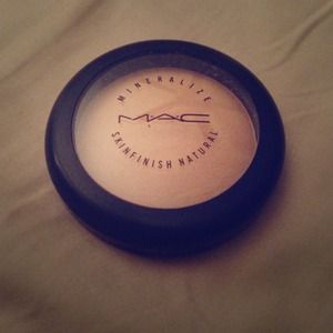 MAC Mineralize Skinfinish Natural in Light Plus