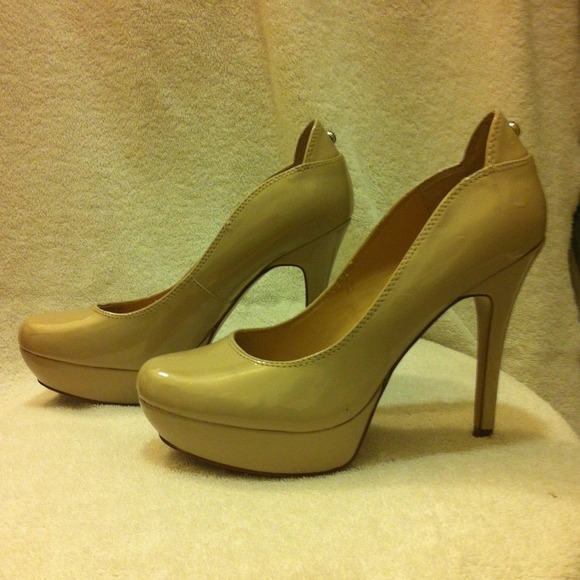 Guess shoe pumps