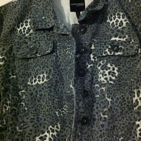 💢💢SOLD💢💢Jean jacket - Picture 2 of 2