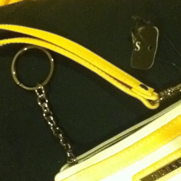 Guess wristlet - Picture 2 of 3