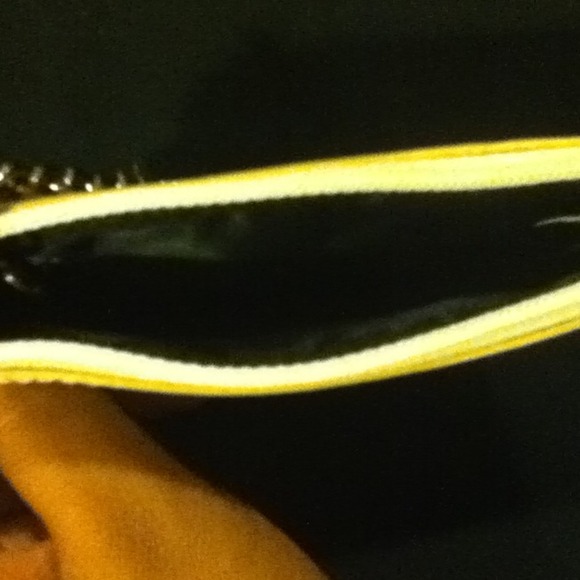 Guess wristlet - Picture 3 of 3