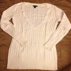 🔴 SOLD 🔴 Gap Cream Cable Knit Sweater